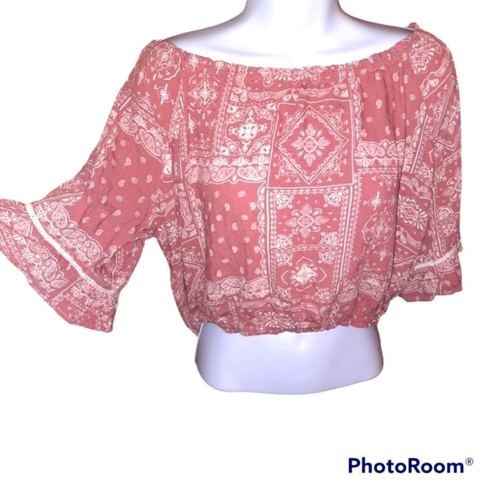 Off the shoulder bandana print top
